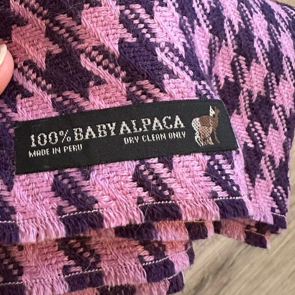 Pink & Purple Woven Houndstooth 100% Baby Alpaca Fringe Scarf Made in Peru - Picture 4 of 4